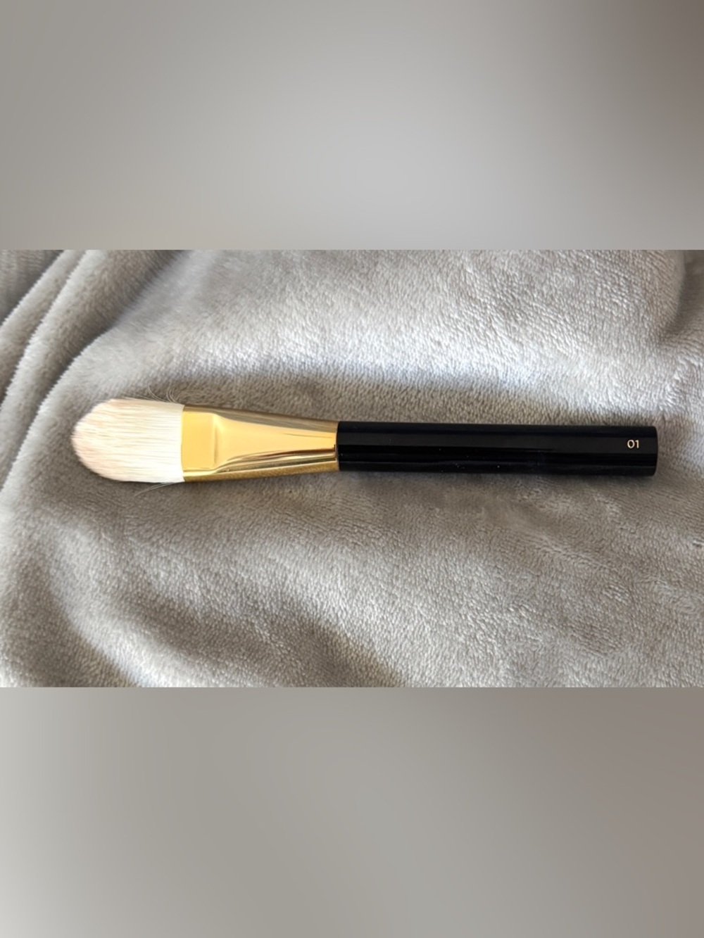 *NEW* - TOM FORD FOUNDATION BRUSH (GOAT HAIR),  NO. 01  -  DISCONTINUED